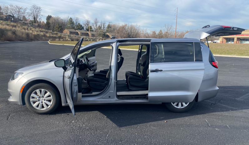 2020 Chrysler Voyager L full
