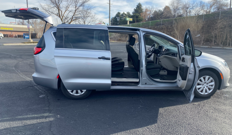 2020 Chrysler Voyager L full